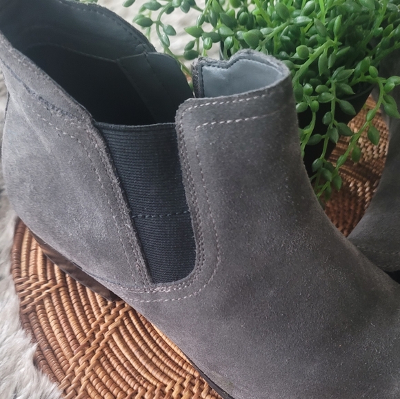 Naturalizer Suede booties 7W...Bundle & SAVE! - Picture 7 of 7